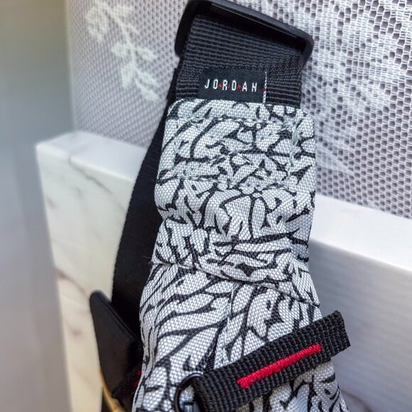 Jordan Air Jordan Crossbody Belt Bag NWT Unisex - Picture 6 of 16